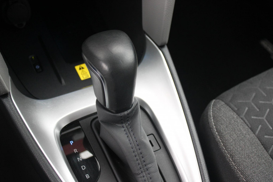Toyota Yaris Cross 1.5 Hybrid Dynamic | KEYLESS ENTRY / START | VOORSTOELEN VERWARMD | STUUR VERWARMING | HEAD-UP DISPLAY | LED KOPLAMPEN | ADAPTIVE CRUISE CONTROL | LANE ASIST |  ELEKTRISCH BEDIENBARE ACHTERKLEP | DRAADLOOS APPLE CARPLAY | ANDROID AUTO |  ACHTERUITRIJCAMERA | DRAADLOZE TELEFOONLADER | VOORRUIT VERWARMING | 16" LICHTMETALEN VELGEN |