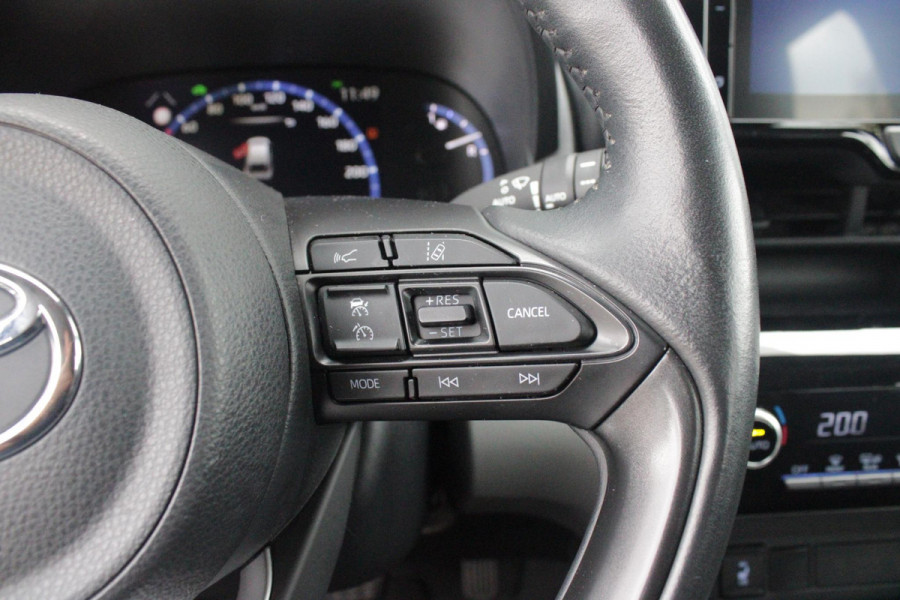 Toyota Yaris Cross 1.5 Hybrid Dynamic | KEYLESS ENTRY / START | VOORSTOELEN VERWARMD | STUUR VERWARMING | HEAD-UP DISPLAY | LED KOPLAMPEN | ADAPTIVE CRUISE CONTROL | LANE ASIST |  ELEKTRISCH BEDIENBARE ACHTERKLEP | DRAADLOOS APPLE CARPLAY | ANDROID AUTO |  ACHTERUITRIJCAMERA | DRAADLOZE TELEFOONLADER | VOORRUIT VERWARMING | 16" LICHTMETALEN VELGEN |