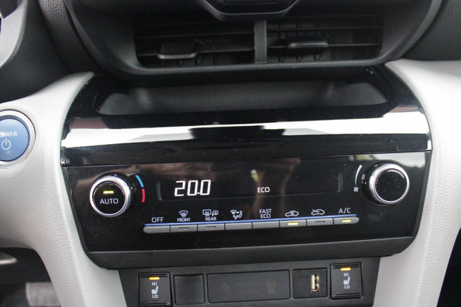 Toyota Yaris Cross 1.5 Hybrid Dynamic | KEYLESS ENTRY / START | VOORSTOELEN VERWARMD | STUUR VERWARMING | HEAD-UP DISPLAY | LED KOPLAMPEN | ADAPTIVE CRUISE CONTROL | LANE ASIST |  ELEKTRISCH BEDIENBARE ACHTERKLEP | DRAADLOOS APPLE CARPLAY | ANDROID AUTO |  ACHTERUITRIJCAMERA | DRAADLOZE TELEFOONLADER | VOORRUIT VERWARMING | 16" LICHTMETALEN VELGEN |