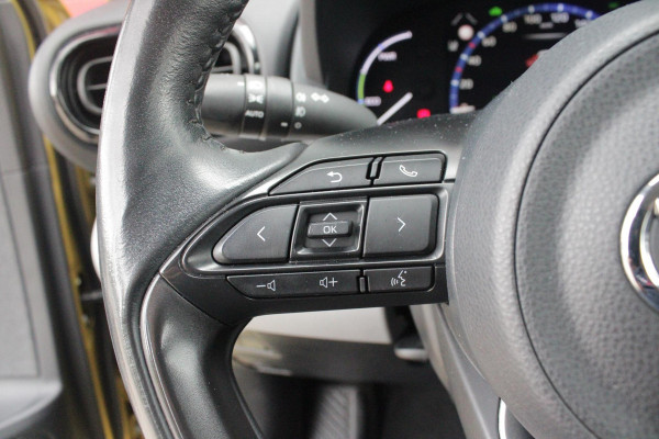 Toyota Yaris Cross 1.5 Hybrid Dynamic | KEYLESS ENTRY / START | VOORSTOELEN VERWARMD | STUUR VERWARMING | HEAD-UP DISPLAY | LED KOPLAMPEN | ADAPTIVE CRUISE CONTROL | LANE ASIST |  ELEKTRISCH BEDIENBARE ACHTERKLEP | DRAADLOOS APPLE CARPLAY | ANDROID AUTO |  ACHTERUITRIJCAMERA | DRAADLOZE TELEFOONLADER | VOORRUIT VERWARMING | 16" LICHTMETALEN VELGEN |