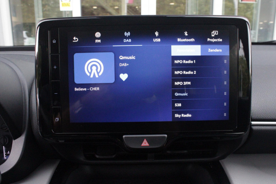 Toyota Yaris Cross 1.5 Hybrid Dynamic | KEYLESS ENTRY / START | VOORSTOELEN VERWARMD | STUUR VERWARMING | HEAD-UP DISPLAY | LED KOPLAMPEN | ADAPTIVE CRUISE CONTROL | LANE ASIST |  ELEKTRISCH BEDIENBARE ACHTERKLEP | DRAADLOOS APPLE CARPLAY | ANDROID AUTO |  ACHTERUITRIJCAMERA | DRAADLOZE TELEFOONLADER | VOORRUIT VERWARMING | 16" LICHTMETALEN VELGEN |