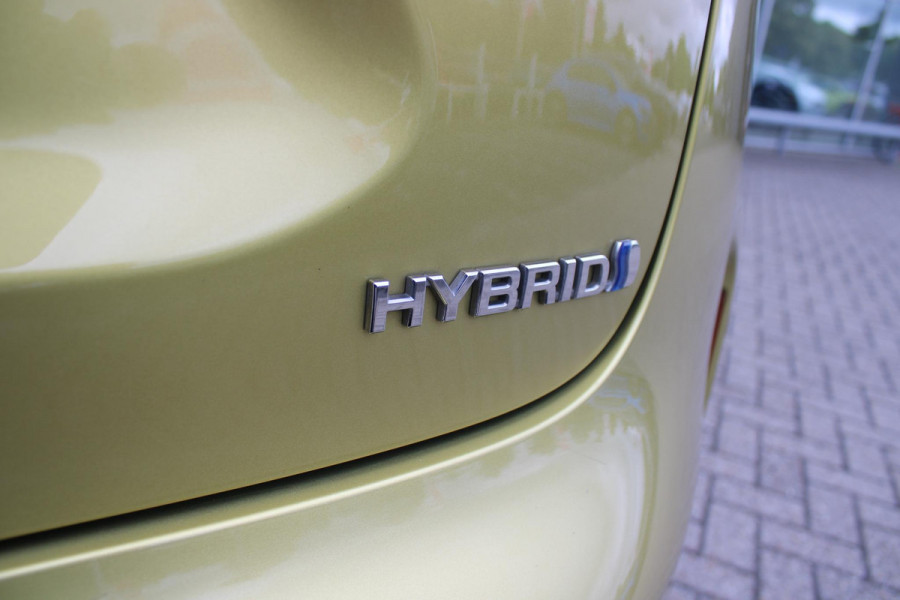 Toyota Yaris Cross 1.5 Hybrid Dynamic | KEYLESS ENTRY / START | VOORSTOELEN VERWARMD | STUUR VERWARMING | HEAD-UP DISPLAY | LED KOPLAMPEN | ADAPTIVE CRUISE CONTROL | LANE ASIST |  ELEKTRISCH BEDIENBARE ACHTERKLEP | DRAADLOOS APPLE CARPLAY | ANDROID AUTO |  ACHTERUITRIJCAMERA | DRAADLOZE TELEFOONLADER | VOORRUIT VERWARMING | 16" LICHTMETALEN VELGEN |