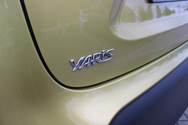 Toyota Yaris Cross 1.5 Hybrid Dynamic | KEYLESS ENTRY / START | VOORSTOELEN VERWARMD | STUUR VERWARMING | HEAD-UP DISPLAY | LED KOPLAMPEN | ADAPTIVE CRUISE CONTROL | LANE ASIST |  ELEKTRISCH BEDIENBARE ACHTERKLEP | DRAADLOOS APPLE CARPLAY | ANDROID AUTO |  ACHTERUITRIJCAMERA | DRAADLOZE TELEFOONLADER | VOORRUIT VERWARMING | 16" LICHTMETALEN VELGEN |