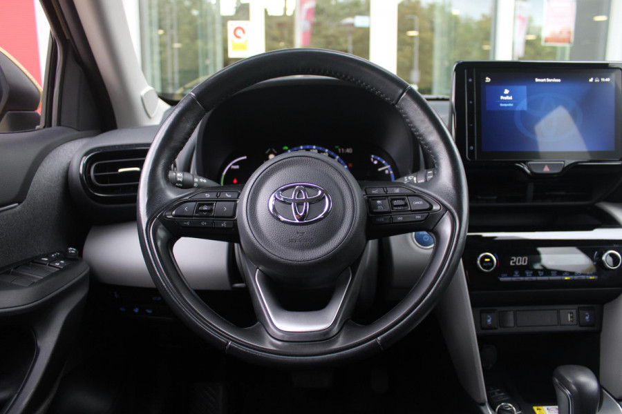 Toyota Yaris Cross 1.5 Hybrid Dynamic | KEYLESS ENTRY / START | VOORSTOELEN VERWARMD | STUUR VERWARMING | HEAD-UP DISPLAY | LED KOPLAMPEN | ADAPTIVE CRUISE CONTROL | LANE ASIST |  ELEKTRISCH BEDIENBARE ACHTERKLEP | DRAADLOOS APPLE CARPLAY | ANDROID AUTO |  ACHTERUITRIJCAMERA | DRAADLOZE TELEFOONLADER | VOORRUIT VERWARMING | 16" LICHTMETALEN VELGEN |