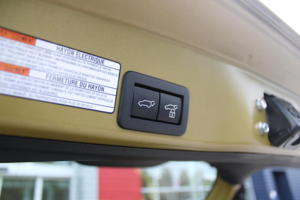 Toyota Yaris Cross 1.5 Hybrid Dynamic | KEYLESS ENTRY / START | VOORSTOELEN VERWARMD | STUUR VERWARMING | HEAD-UP DISPLAY | LED KOPLAMPEN | ADAPTIVE CRUISE CONTROL | LANE ASIST |  ELEKTRISCH BEDIENBARE ACHTERKLEP | DRAADLOOS APPLE CARPLAY | ANDROID AUTO |  ACHTERUITRIJCAMERA | DRAADLOZE TELEFOONLADER | VOORRUIT VERWARMING | 16" LICHTMETALEN VELGEN |