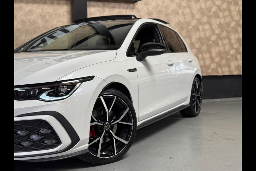 Volkswagen Golf 2.0 TDI GTD | Sfeerverlichting | Stuur/Stoelverwarming | Pano | Camera | Carplay