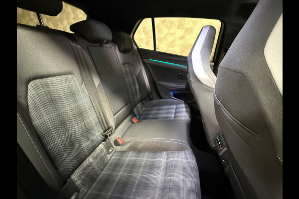 Volkswagen Golf 2.0 TDI GTD | Sfeerverlichting | Stuur/Stoelverwarming | Pano | Camera | Carplay