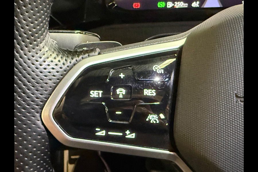 Volkswagen Golf 2.0 TDI GTD | Sfeerverlichting | Stuur/Stoelverwarming | Pano | Camera | Carplay