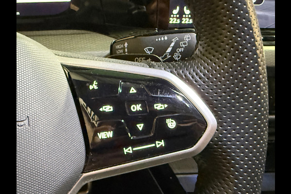 Volkswagen Golf 2.0 TDI GTD | Sfeerverlichting | Stuur/Stoelverwarming | Pano | Camera | Carplay