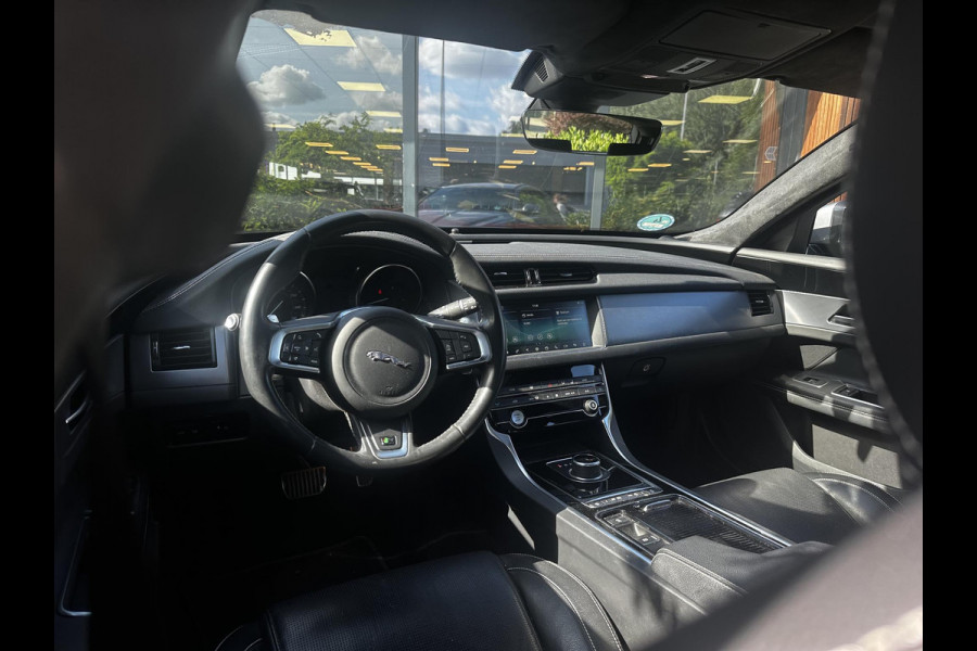 Jaguar XF Sportbrake 2.0d Chequered Flag R Sport Panoramadak Carplay Stoelverw.
