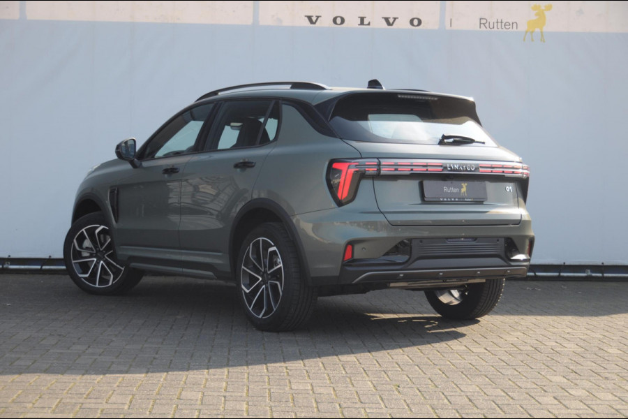 Lynk & Co 01 276PK Automaat Core / Adaptieve cruise control / Stoel - en stuurwielverarming / Parkeersensoren met camera / Apple carplay / Metallic lak / 19" lichtmetalen velgen