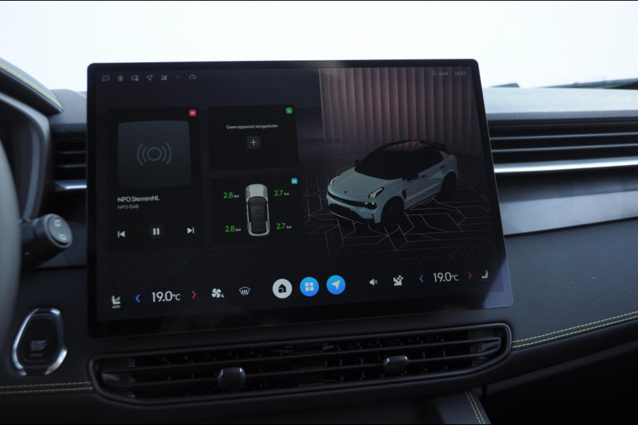 Lynk & Co 01 276PK Automaat Core / Adaptieve cruise control / Stoel - en stuurwielverarming / Parkeersensoren met camera / Apple carplay / Metallic lak / 19" lichtmetalen velgen