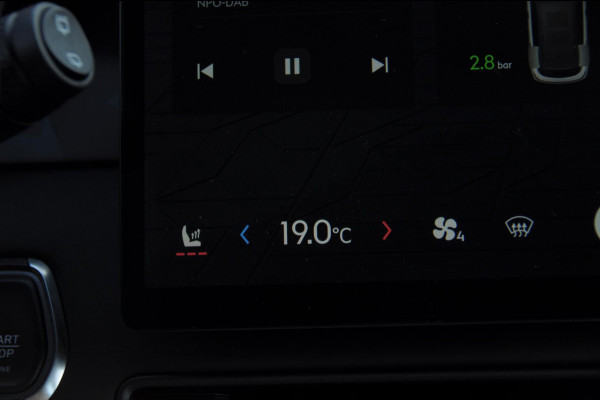Lynk & Co 01 276PK Automaat Core / Adaptieve cruise control / Stoel - en stuurwielverarming / Parkeersensoren met camera / Apple carplay / Metallic lak / 19" lichtmetalen velgen
