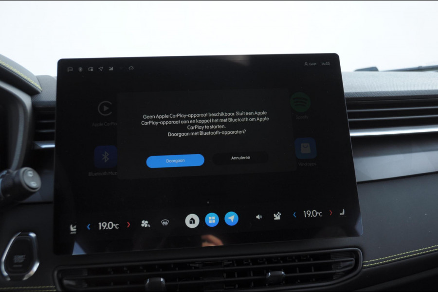 Lynk & Co 01 276PK Automaat Core / Adaptieve cruise control / Stoel - en stuurwielverarming / Parkeersensoren met camera / Apple carplay / Metallic lak / 19" lichtmetalen velgen