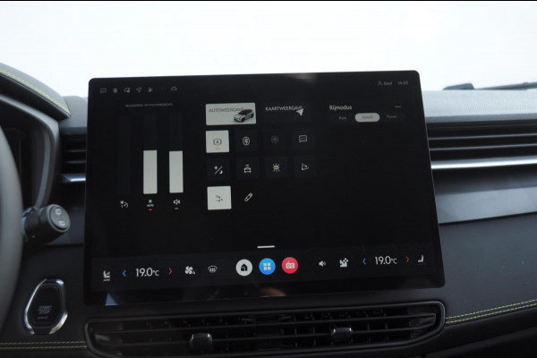 Lynk & Co 01 276PK Automaat Core / Adaptieve cruise control / Stoel - en stuurwielverarming / Parkeersensoren met camera / Apple carplay / Metallic lak / 19" lichtmetalen velgen
