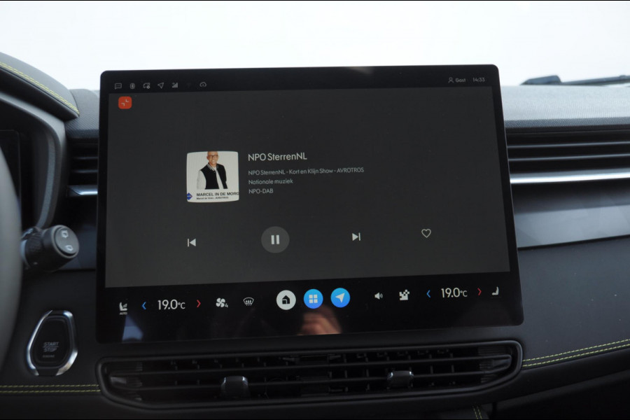 Lynk & Co 01 276PK Automaat Core / Adaptieve cruise control / Stoel - en stuurwielverarming / Parkeersensoren met camera / Apple carplay / Metallic lak / 19" lichtmetalen velgen