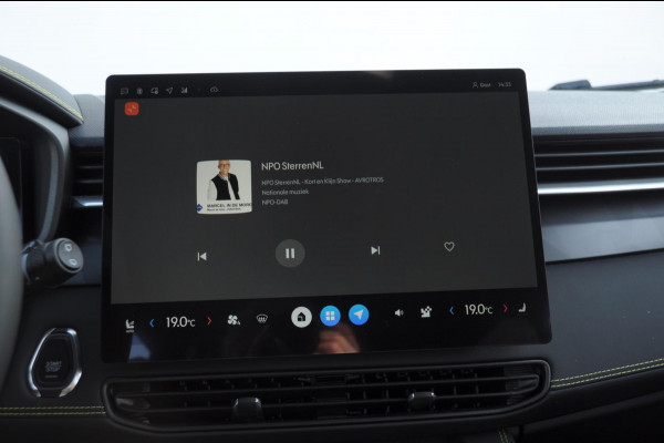 Lynk & Co 01 276PK Automaat Core / Adaptieve cruise control / Stoel - en stuurwielverarming / Parkeersensoren met camera / Apple carplay / Metallic lak / 19" lichtmetalen velgen