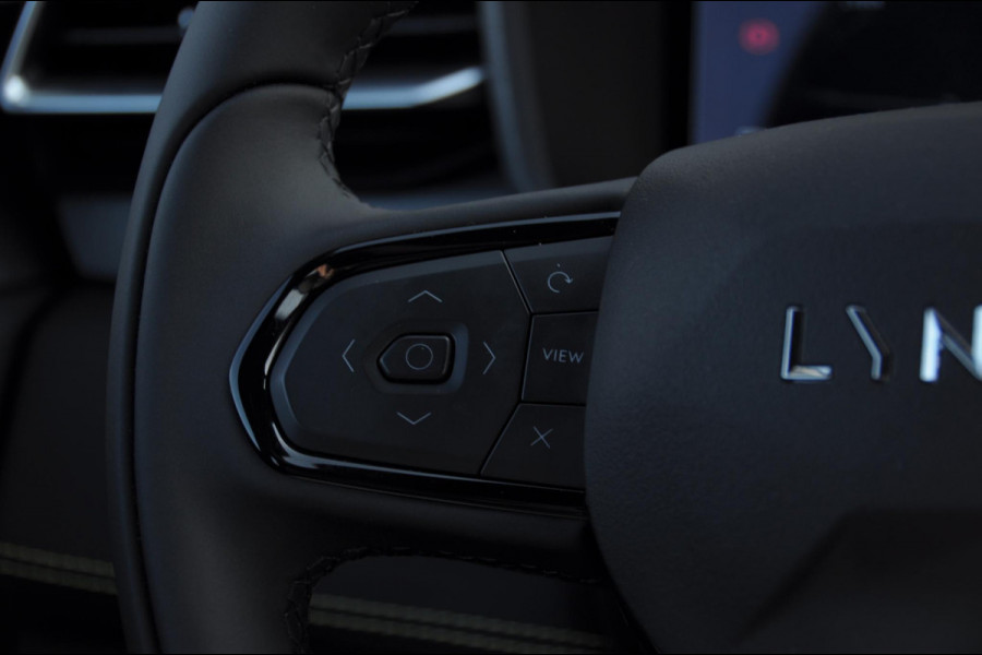 Lynk & Co 01 276PK Automaat Core / Adaptieve cruise control / Stoel - en stuurwielverarming / Parkeersensoren met camera / Apple carplay / Metallic lak / 19" lichtmetalen velgen