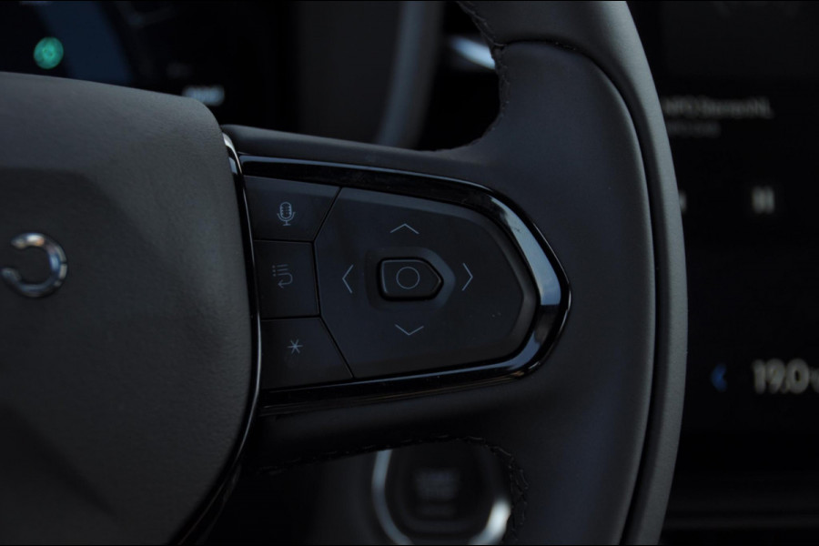 Lynk & Co 01 276PK Automaat Core / Adaptieve cruise control / Stoel - en stuurwielverarming / Parkeersensoren met camera / Apple carplay / Metallic lak / 19" lichtmetalen velgen
