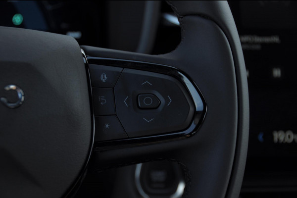 Lynk & Co 01 276PK Automaat Core / Adaptieve cruise control / Stoel - en stuurwielverarming / Parkeersensoren met camera / Apple carplay / Metallic lak / 19" lichtmetalen velgen