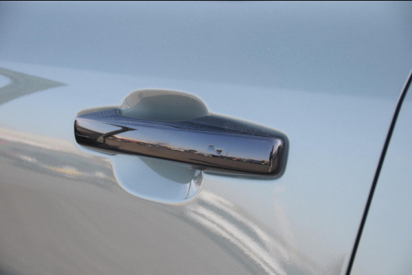 Lynk & Co 01 276PK Automaat Core / Adaptieve cruise control / Stoel - en stuurwielverarming / Parkeersensoren met camera / Apple carplay / Metallic lak / 19" lichtmetalen velgen