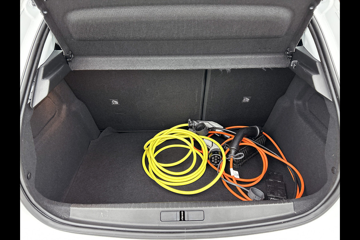 Opel CORSA-E Elegance 100KW / 50 kWh / SOH 93.88% / Navigatie / 1/2Leder / Airco-ecc. / Keyless entry / Radio multimedia / Premium Pack / Apk 11-2026
