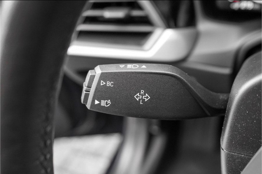 BMW 3 Serie Touring 330e ACC Laser HUD Keyless Camera 18"