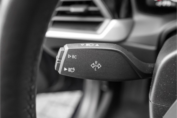 BMW 3 Serie Touring 330e ACC Laser HUD Keyless Camera 18"