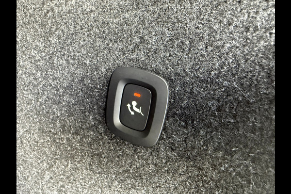 Volvo XC40 Recharge P8 AWD R-Design SOH 92.6%, Trekhaak, Stoel/Stuurverwarming, Camera