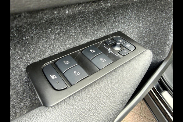 Volvo XC40 Recharge P8 AWD R-Design SOH 92.6%, Trekhaak, Stoel/Stuurverwarming, Camera