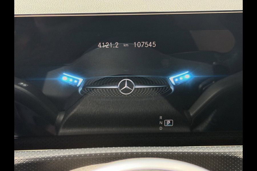 Mercedes-Benz A-Klasse 180 Black Edition I Navigatie I Virtual Cockpit I Sport pakket I 1/2 Leer I LED I PDC I Dealer onderhouden