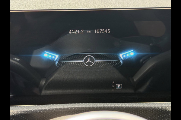 Mercedes-Benz A-Klasse 180 Black Edition I Navigatie I Virtual Cockpit I Sport pakket I 1/2 Leer I LED I PDC I Dealer onderhouden
