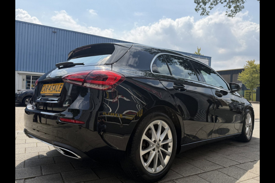 Mercedes-Benz A-Klasse 180 Black Edition I Navigatie I Virtual Cockpit I Sport pakket I 1/2 Leer I LED I PDC I Dealer onderhouden