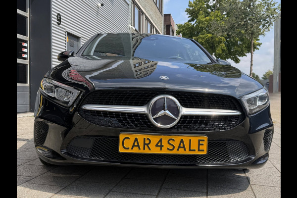 Mercedes-Benz A-Klasse 180 Black Edition I Navigatie I Virtual Cockpit I Sport pakket I 1/2 Leer I LED I PDC I Dealer onderhouden