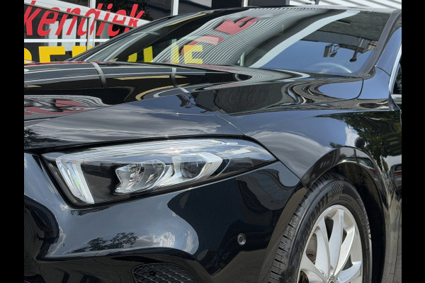 Mercedes-Benz A-Klasse 180 Black Edition I Navigatie I Virtual Cockpit I Sport pakket I 1/2 Leer I LED I PDC I Dealer onderhouden