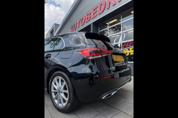 Mercedes-Benz A-Klasse 180 Black Edition I Navigatie I Virtual Cockpit I Sport pakket I 1/2 Leer I LED I PDC I Dealer onderhouden