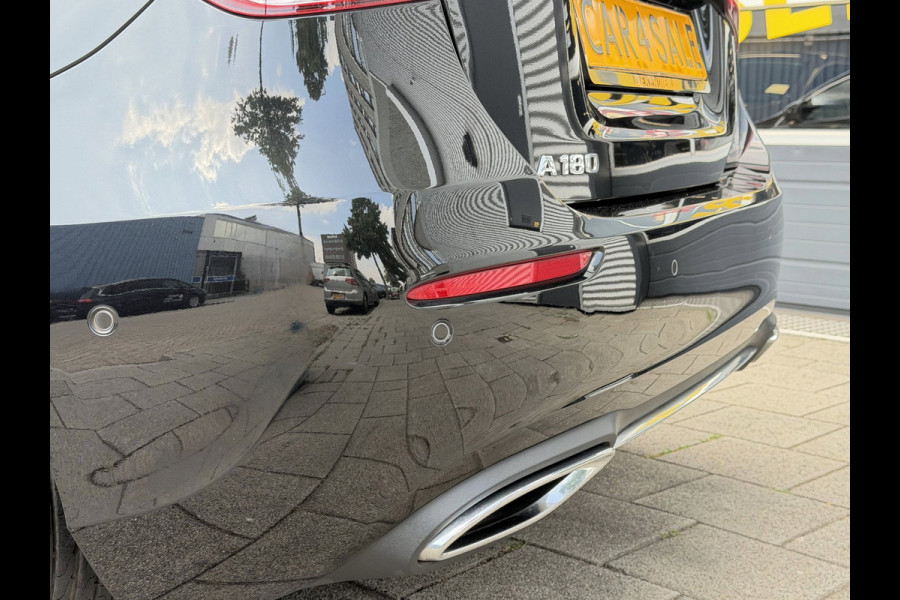 Mercedes-Benz A-Klasse 180 Black Edition I Navigatie I Virtual Cockpit I Sport pakket I 1/2 Leer I LED I PDC I Dealer onderhouden