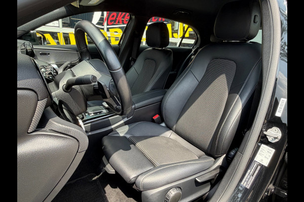 Mercedes-Benz A-Klasse 180 Black Edition I Navigatie I Virtual Cockpit I Sport pakket I 1/2 Leer I LED I PDC I Dealer onderhouden