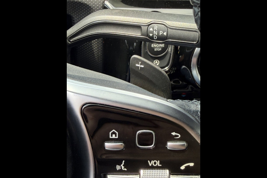 Mercedes-Benz A-Klasse 180 Black Edition I Navigatie I Virtual Cockpit I Sport pakket I 1/2 Leer I LED I PDC I Dealer onderhouden