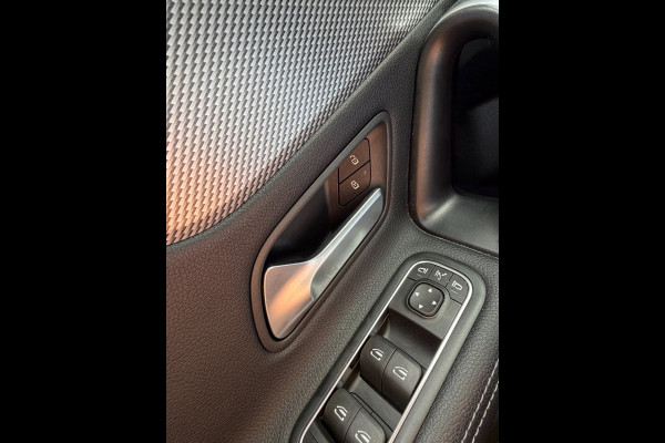 Mercedes-Benz A-Klasse 180 Black Edition I Navigatie I Virtual Cockpit I Sport pakket I 1/2 Leer I LED I PDC I Dealer onderhouden