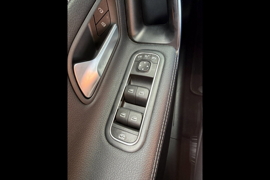 Mercedes-Benz A-Klasse 180 Black Edition I Navigatie I Virtual Cockpit I Sport pakket I 1/2 Leer I LED I PDC I Dealer onderhouden