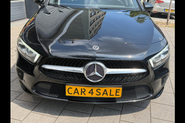 Mercedes-Benz A-Klasse 180 Black Edition I Navigatie I Virtual Cockpit I Sport pakket I 1/2 Leer I LED I PDC I Dealer onderhouden