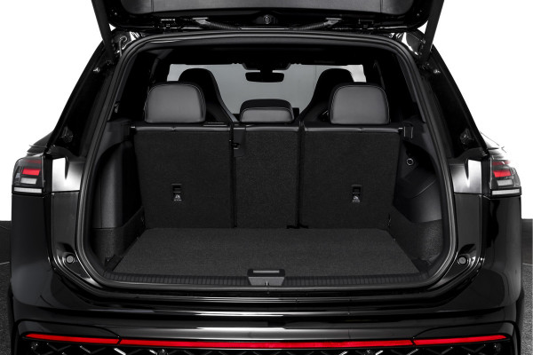 Volkswagen Tiguan 1.5 eHybrid 272PK R-Line Edition | Black Style | 15 inch Navi | Elek. Trekhaak | IQ Light | S/K-Panodak | Dig. Cockpit | Adapt. Cruise | Stoel-+Stuurverw. | 360 Camera | NAV + App. Connect | ECC | Elek. Klep | LM 20" | 4107