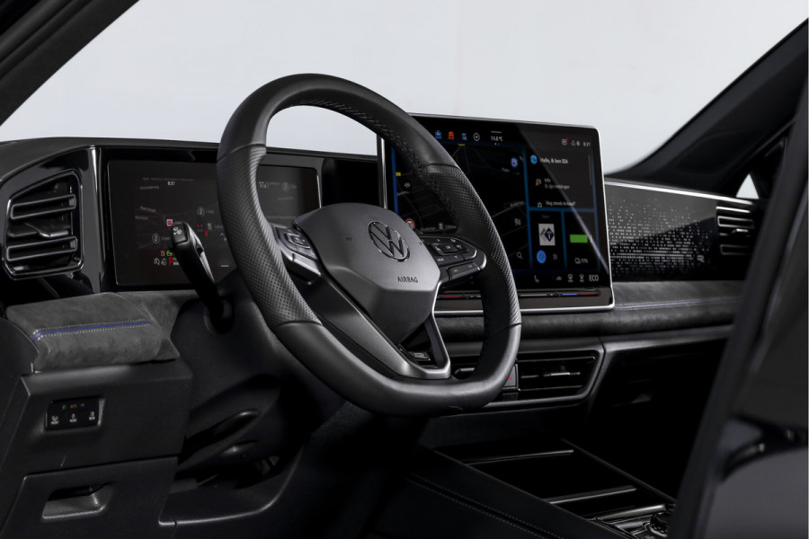Volkswagen Tiguan 1.5 eHybrid 272PK R-Line Edition | Black Style | 15 inch Navi | Elek. Trekhaak | IQ Light | S/K-Panodak | Dig. Cockpit | Adapt. Cruise | Stoel-+Stuurverw. | 360 Camera | NAV + App. Connect | ECC | Elek. Klep | LM 20" | 4107