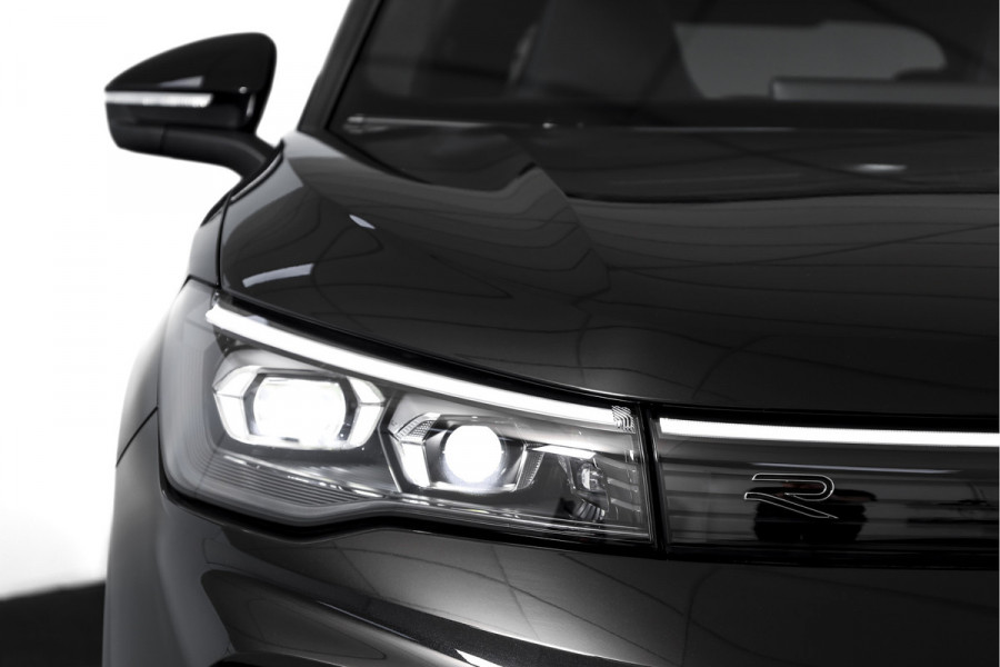 Volkswagen Tiguan 1.5 eHybrid 272PK R-Line Edition | Black Style | 15 inch Navi | Elek. Trekhaak | IQ Light | S/K-Panodak | Dig. Cockpit | Adapt. Cruise | Stoel-+Stuurverw. | 360 Camera | NAV + App. Connect | ECC | Elek. Klep | LM 20" | 4107
