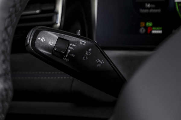 Volkswagen Tiguan 1.5 eHybrid 272PK R-Line Edition | Black Style | 15 inch Navi | Elek. Trekhaak | IQ Light | S/K-Panodak | Dig. Cockpit | Adapt. Cruise | Stoel-+Stuurverw. | 360 Camera | NAV + App. Connect | ECC | Elek. Klep | LM 20" | 4107
