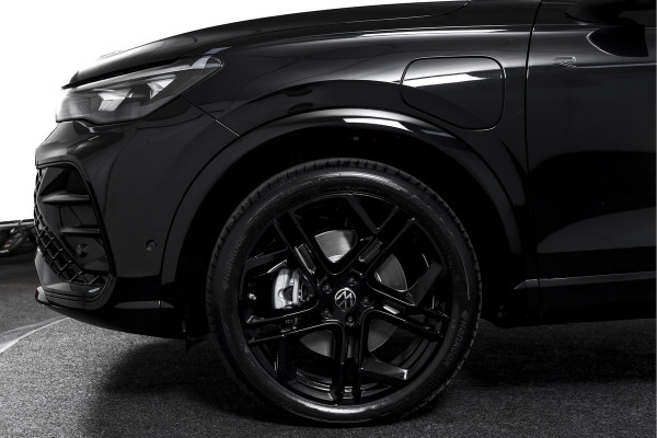 Volkswagen Tiguan 1.5 eHybrid 272PK R-Line Edition | Black Style | 15 inch Navi | Elek. Trekhaak | IQ Light | S/K-Panodak | Dig. Cockpit | Adapt. Cruise | Stoel-+Stuurverw. | 360 Camera | NAV + App. Connect | ECC | Elek. Klep | LM 20" | 4107