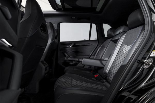 Volkswagen Tiguan 1.5 eHybrid 272PK R-Line Edition | Black Style | 15 inch Navi | Elek. Trekhaak | IQ Light | S/K-Panodak | Dig. Cockpit | Adapt. Cruise | Stoel-+Stuurverw. | 360 Camera | NAV + App. Connect | ECC | Elek. Klep | LM 20" | 4107