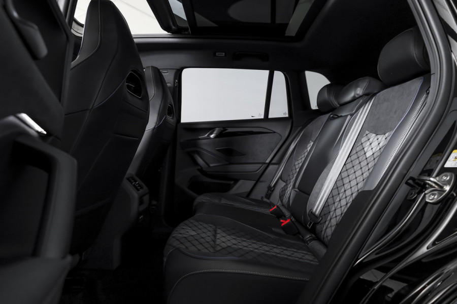 Volkswagen Tiguan 1.5 eHybrid 272PK R-Line Edition | Black Style | 15 inch Navi | Elek. Trekhaak | IQ Light | S/K-Panodak | Dig. Cockpit | Adapt. Cruise | Stoel-+Stuurverw. | 360 Camera | NAV + App. Connect | ECC | Elek. Klep | LM 20" | 4107