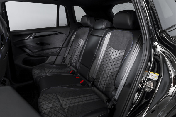 Volkswagen Tiguan 1.5 eHybrid 272PK R-Line Edition | Black Style | 15 inch Navi | Elek. Trekhaak | IQ Light | S/K-Panodak | Dig. Cockpit | Adapt. Cruise | Stoel-+Stuurverw. | 360 Camera | NAV + App. Connect | ECC | Elek. Klep | LM 20" | 4535
